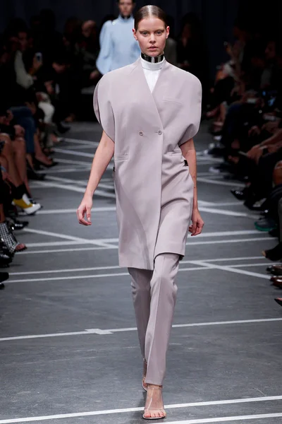 Look 12